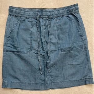 Tommy Hilfiger Medium Chambray Skirt with pockets